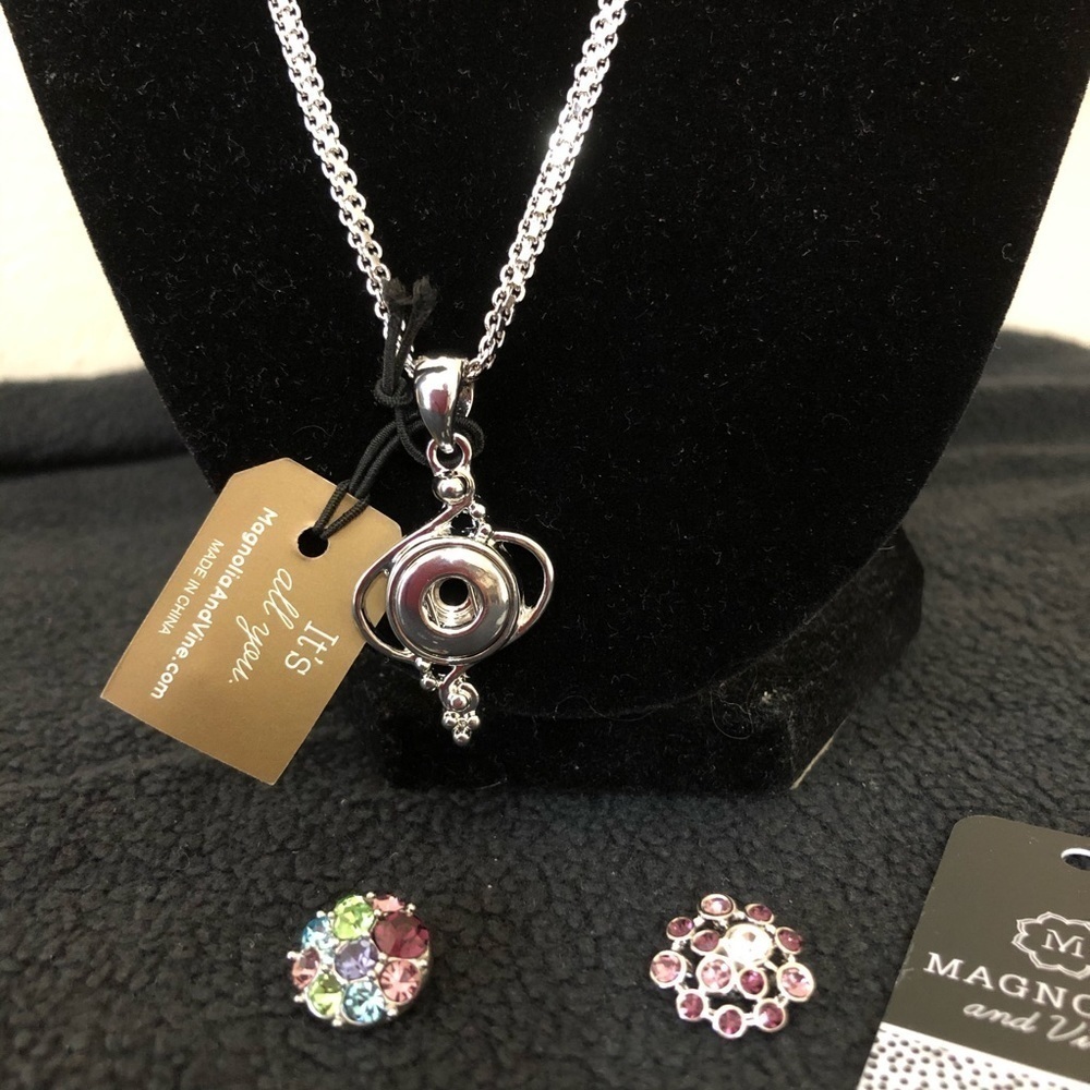 Magnolia and Vine Nevklace with Snap Jewels
